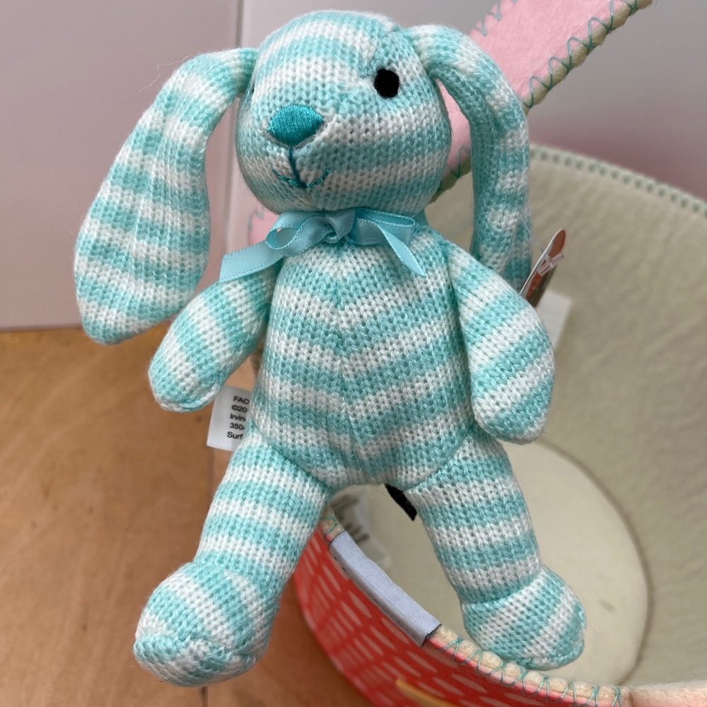 2 Piece FAO Schwartz Easter Basket & Bunny NEW - Picture 2 of 4